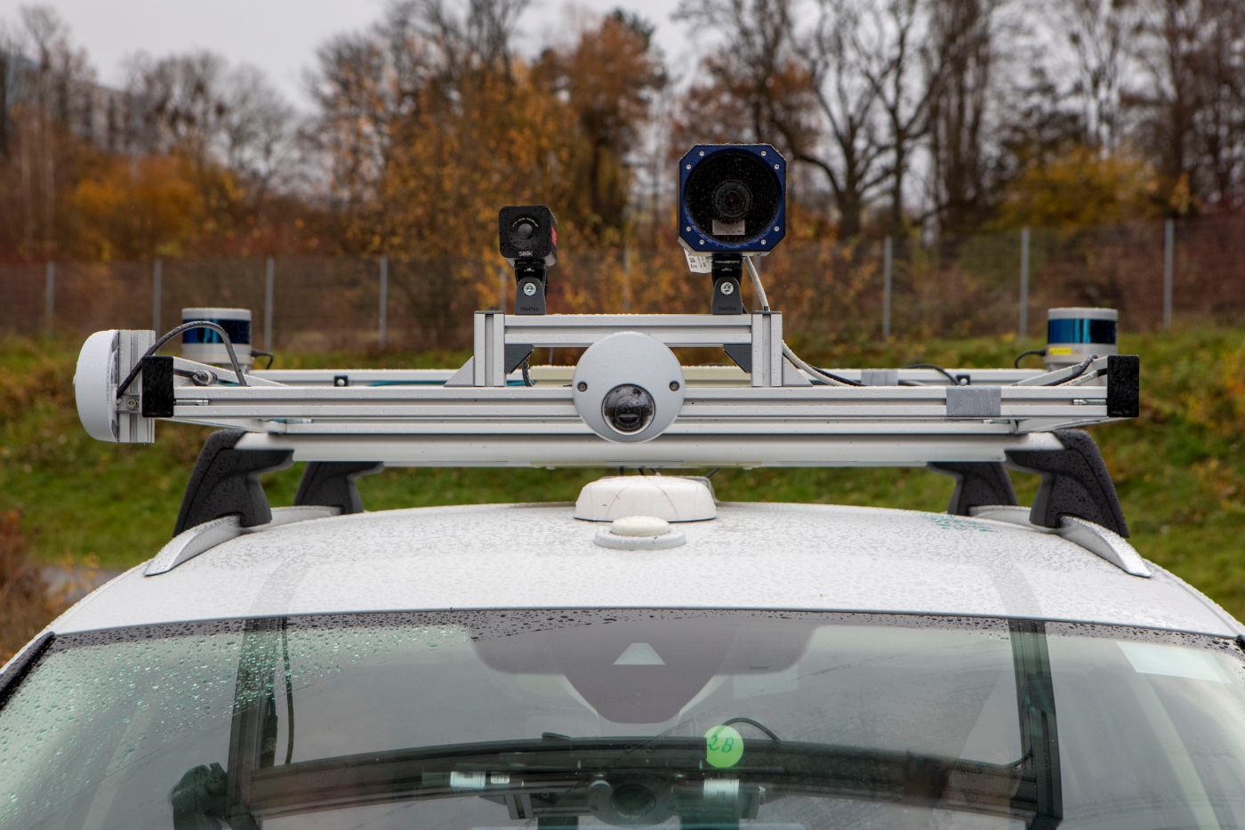 Testfahrzeug mit Kameras