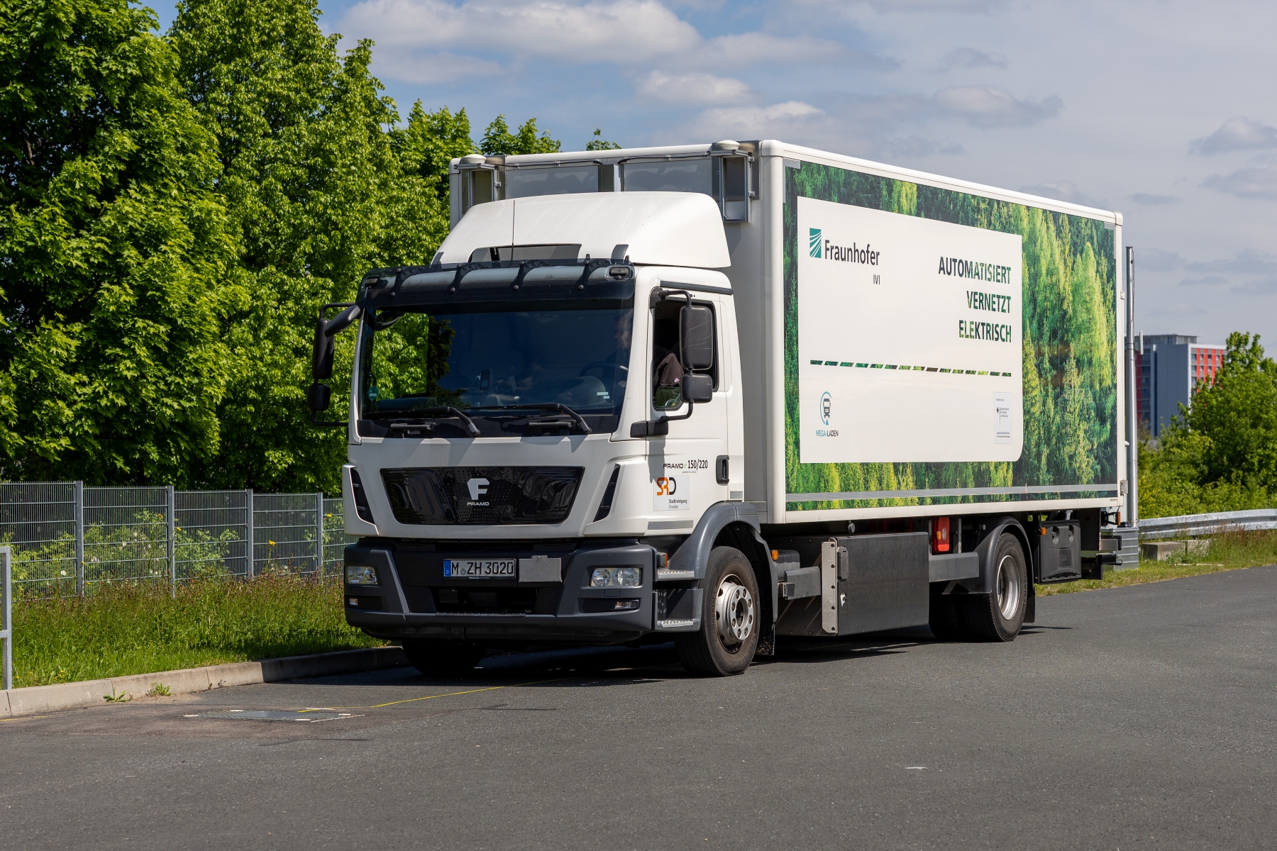 e-Lkw des Fraunhofer IVI auf dem Testoval