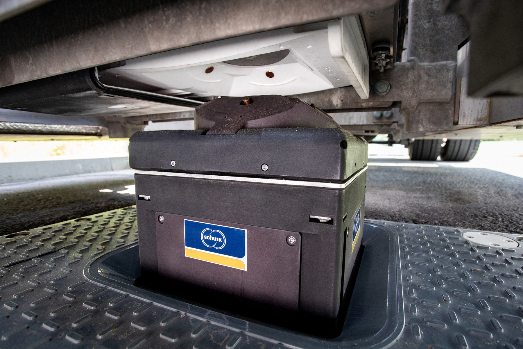 Unterflur-Ladesystem für e-Lkw