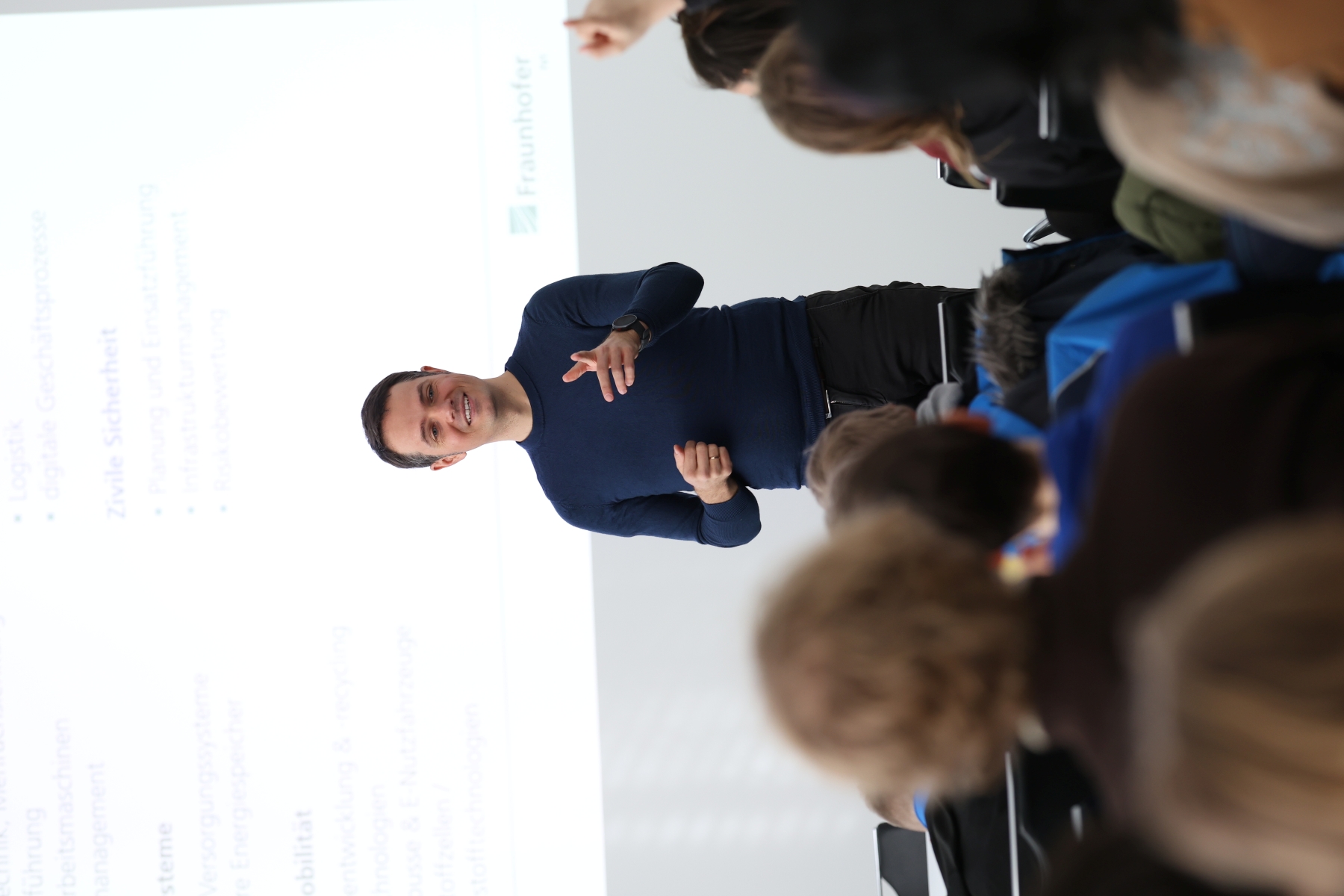 Students visit Fraunhofer IVI